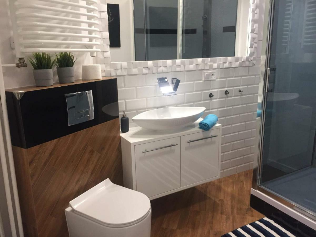 Apartament Rosso Apartment Torun Ngoại thất bức ảnh