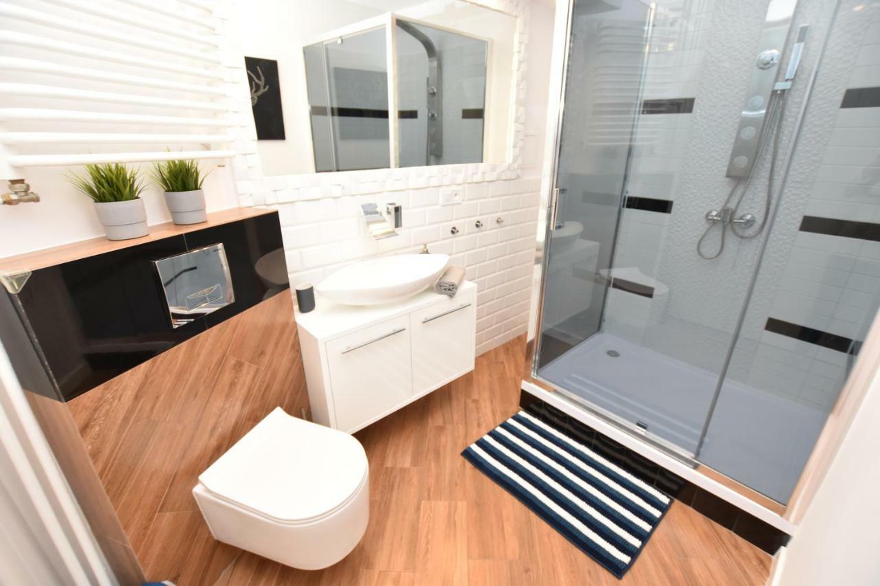 Apartament Rosso Apartment Torun Ngoại thất bức ảnh
